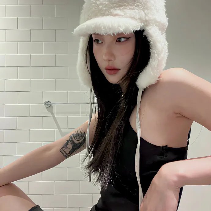 驼背人与舞女
